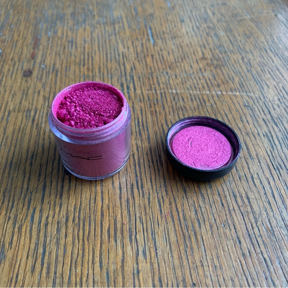 MAC Pigment Fuchsia